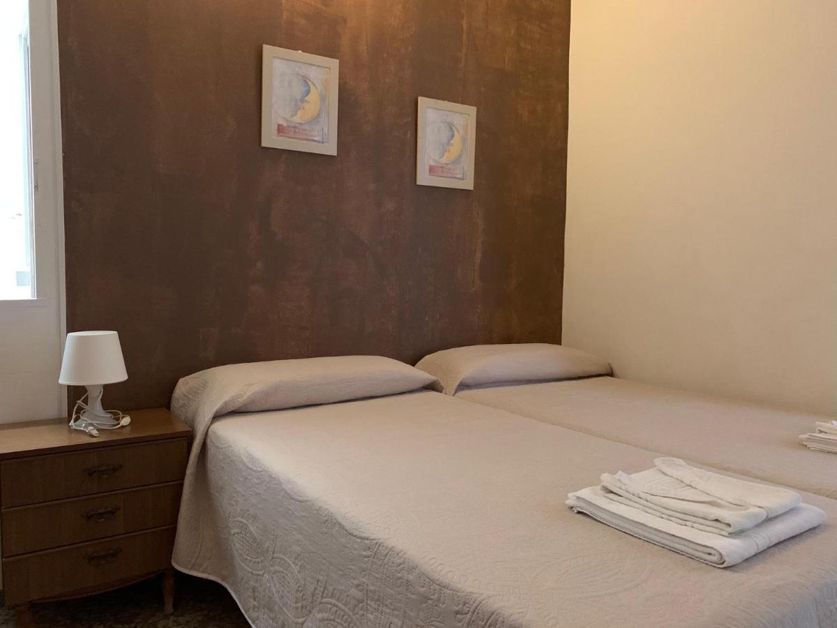 Apartamentos Dominguez Calera Bagian luar foto